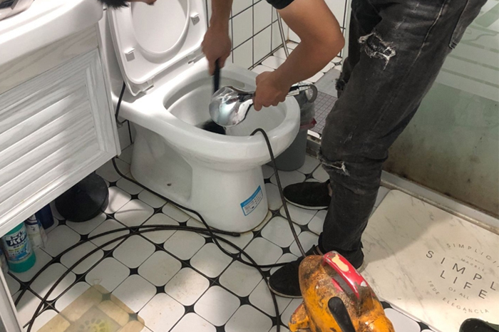 乌伊岭疏通下水道