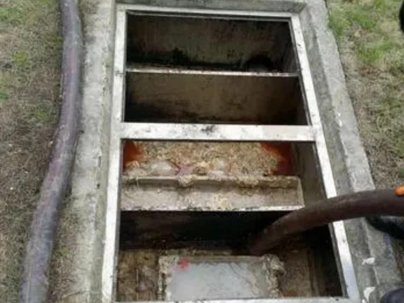 乌伊岭隔油池清理