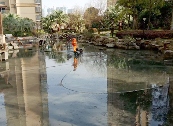 乌伊岭景观池淤泥清理